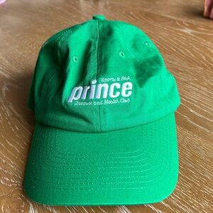 Sporty and rich cotton drill cap in green